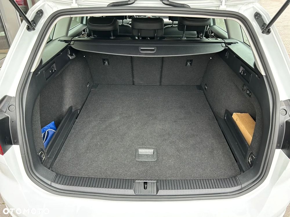 Volkswagen Passat Variant 2.0 TDI Elegance DSG - 11