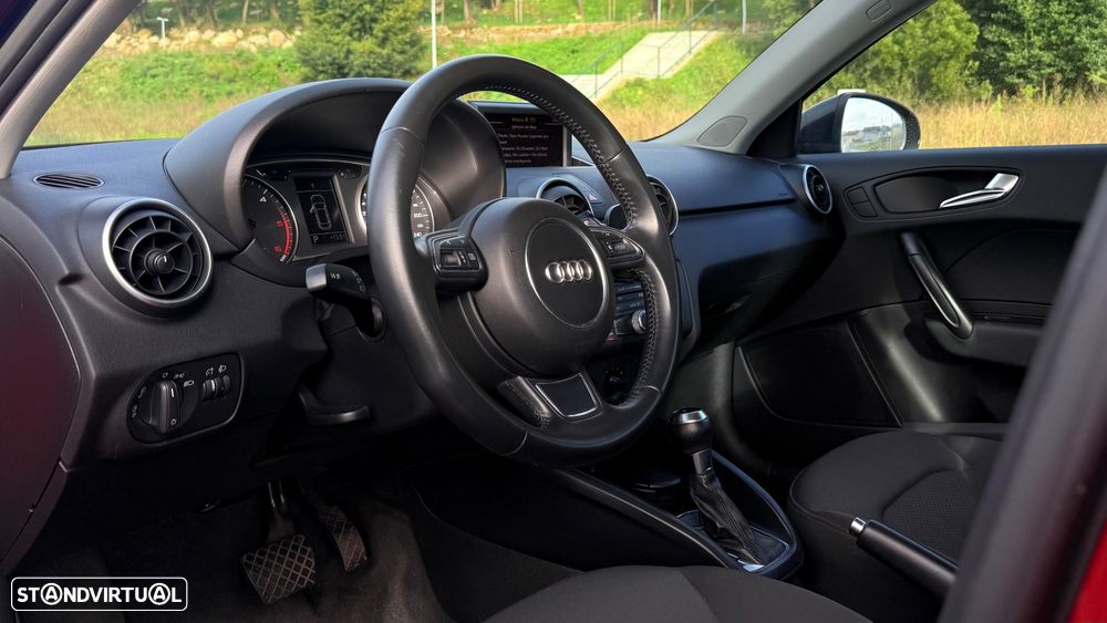 Audi A1 Sportback 1.6 TDi S-line S tronic - 11