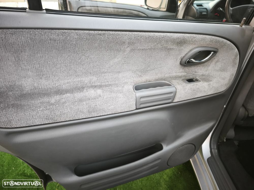 Suzuki Grand Vitara XL-7 2.0 HDi - 28