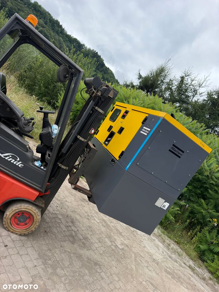 Atlas Copco QES 9 Agregat Prądotwórczy Generator prądu Wyciszony.  2018 rok. Silnik KUBOTA 3 cylindry. Agregat do pracy ciągłej. 2 x 400 VOLT oraz 230. Agregat w Bardzo ładnym stanie jak z Salonu. Sprowadzony z Norwegii. Agregat posiada bardzo dużo zabezpieczeń prądowych. Bezpieczna maszyna! Prądnica MECCALTE ECP3 1L4 najlepsza marka światowa! OKAZJA TANIO Profesjonalny przemysłowy sprzęt! Dokumenty inst. obsługi - 35