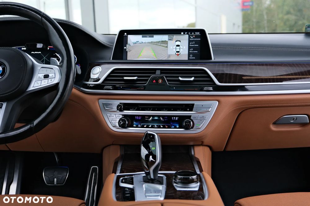 BMW Seria 7 750i xDrive sport - 39