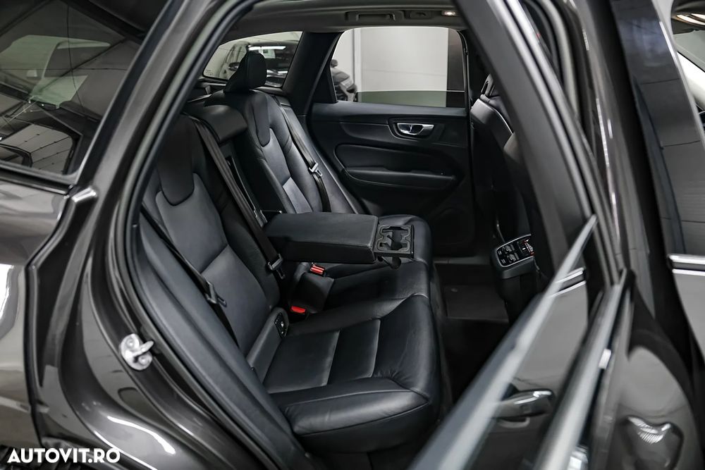 VOLVO XC60 2022 — imagine 9