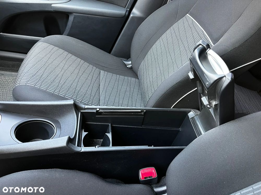 Toyota Avensis 2.0 D-4D Active - 25