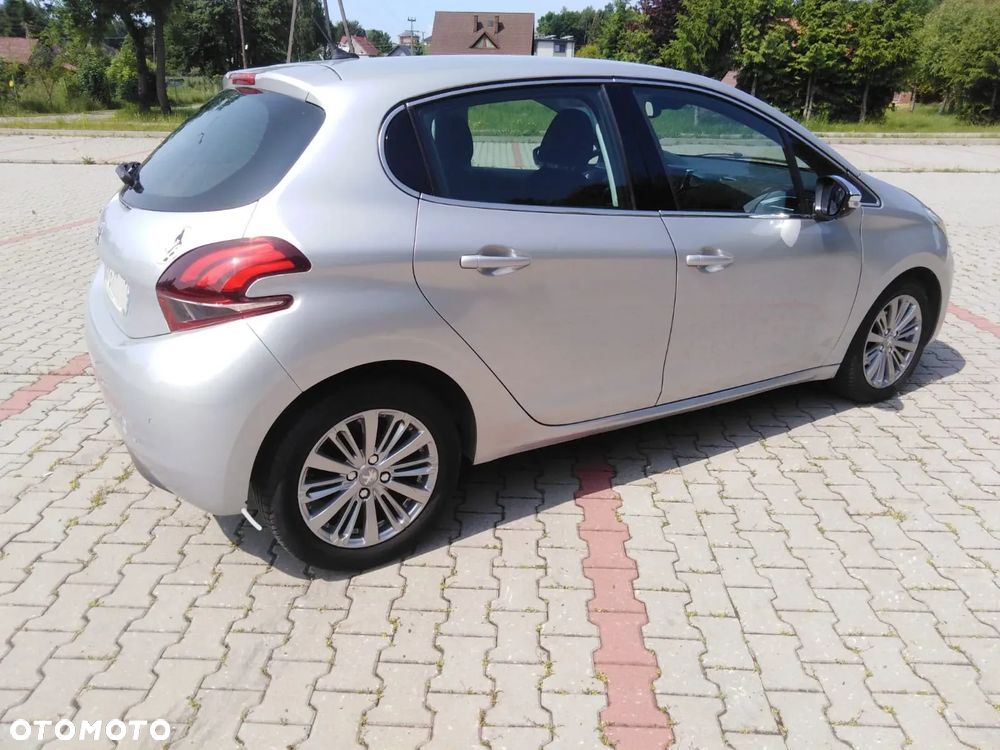 Peugeot 208 1.6 BlueHDi Allure S&S - 21