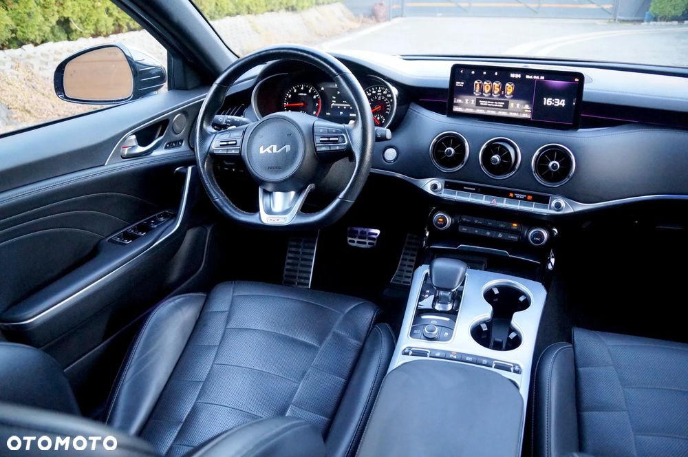 Kia Stinger - 8