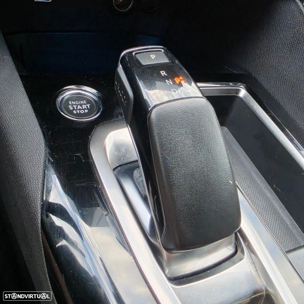 Peugeot 3008 1.6 Hybrid Allure Pack e-EAT8 - 23