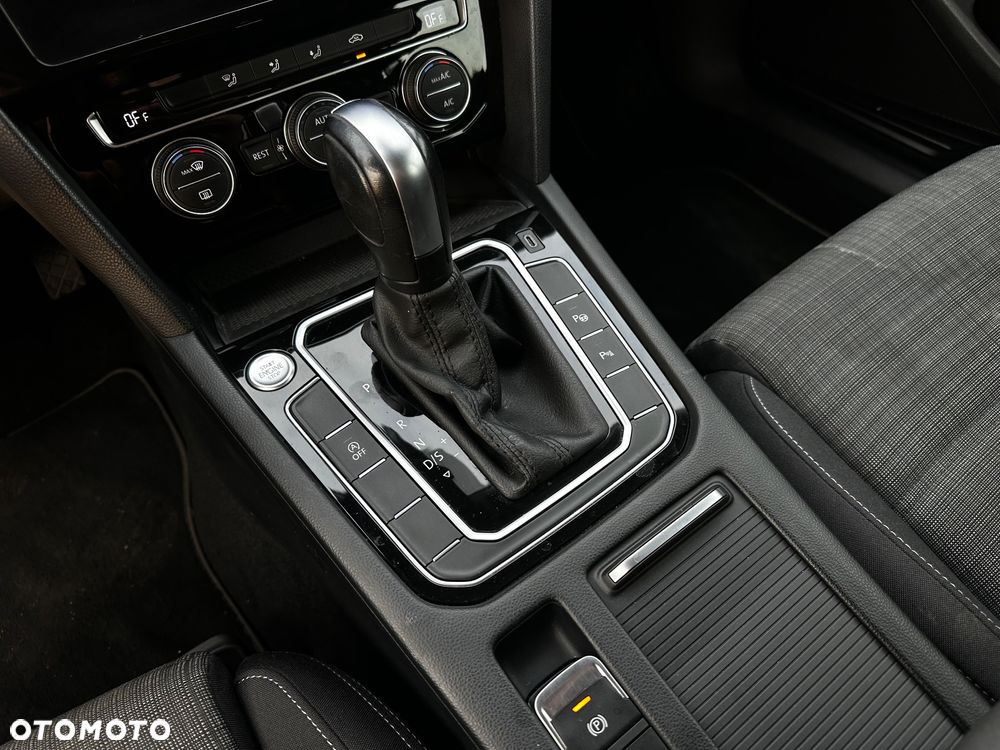 Volkswagen Passat Variant 1.6 TDI SCR DSG Comfortline - 30