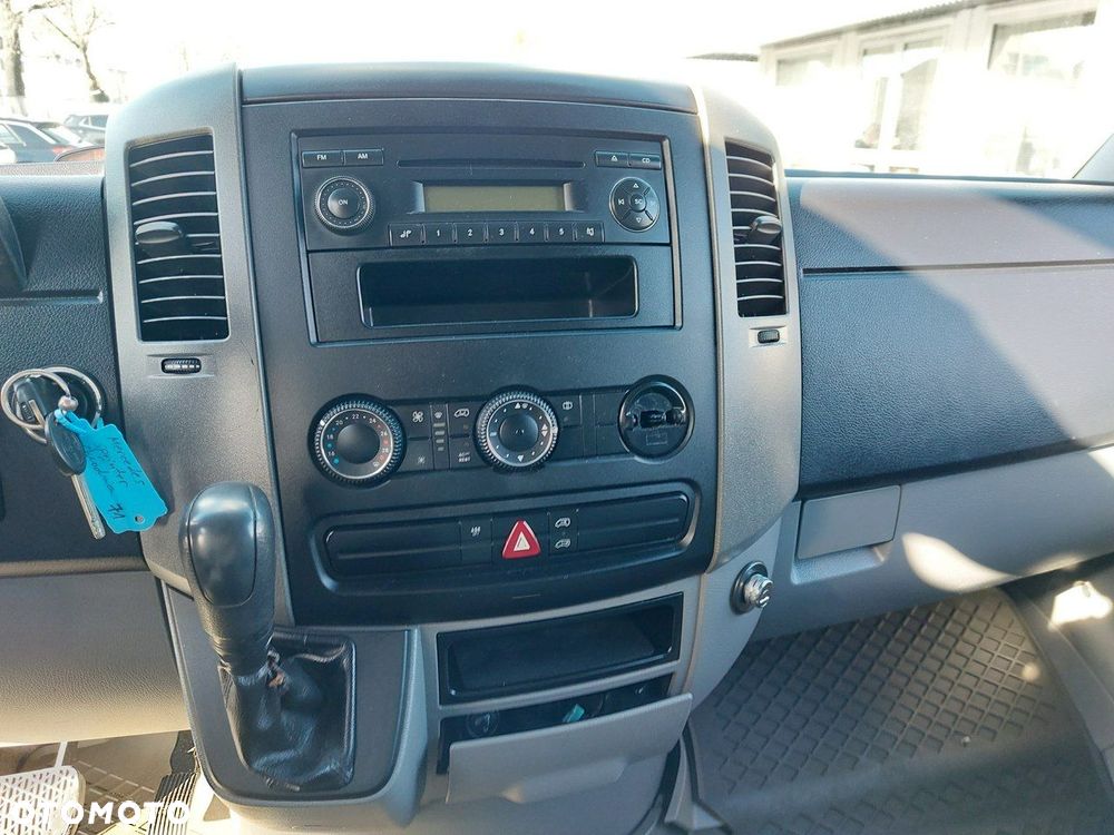 Mercedes-Benz Sprinter - 16