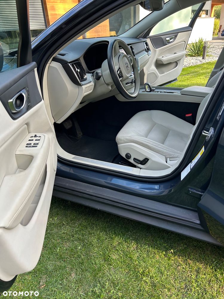 Volvo V60 Cross Country - 18