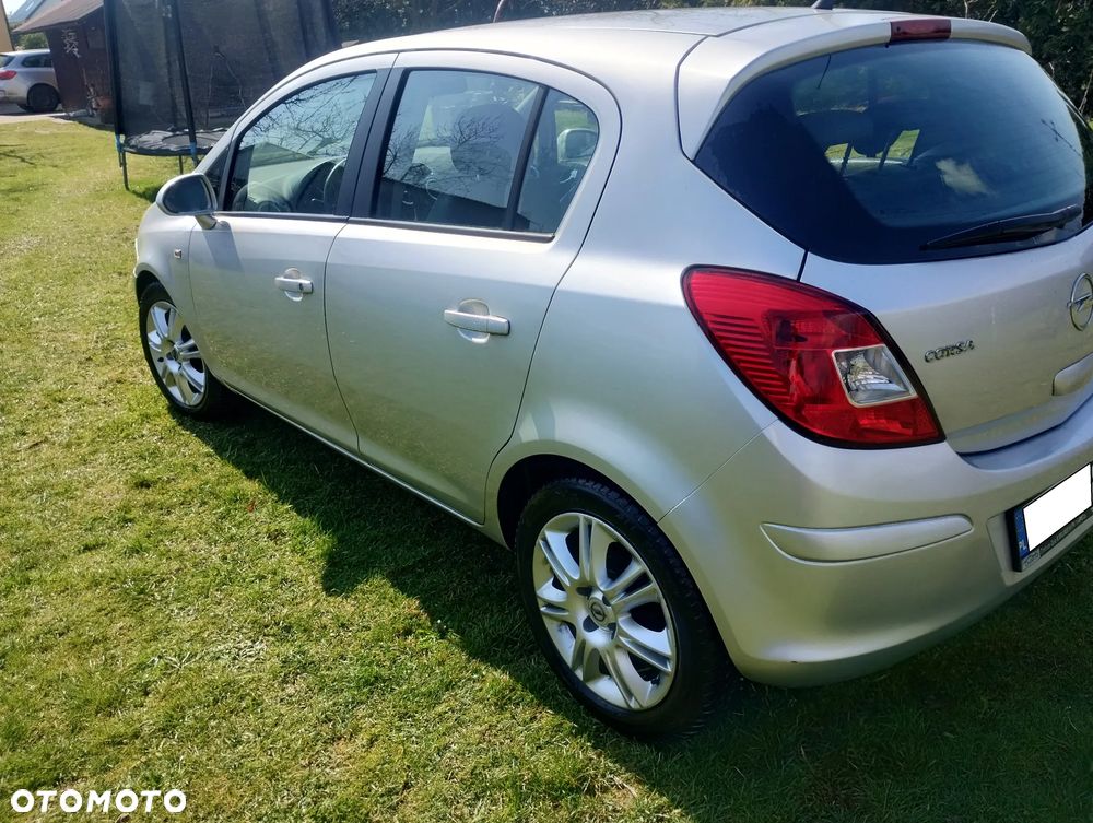 Opel Corsa 1.2 16V Cosmo - 4