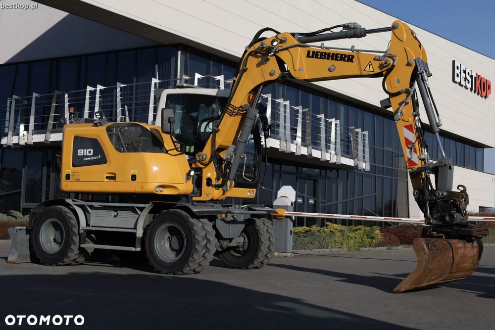 Liebherr A910 Compact Litronic - 1
