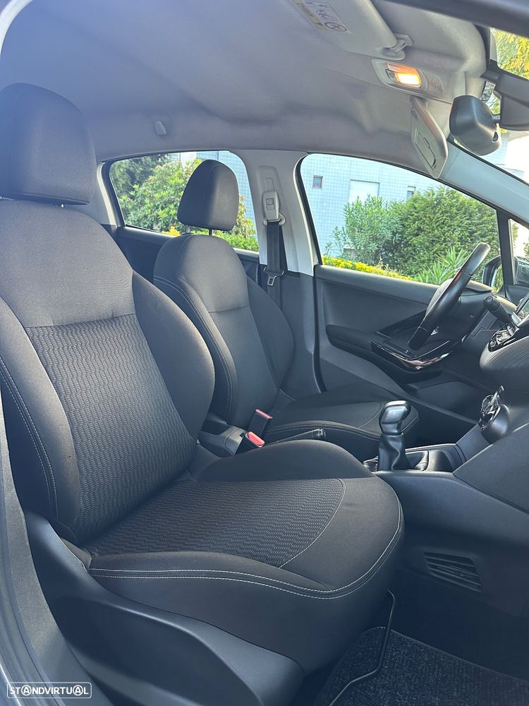 Peugeot 208 1.2 PureTech Style - 25