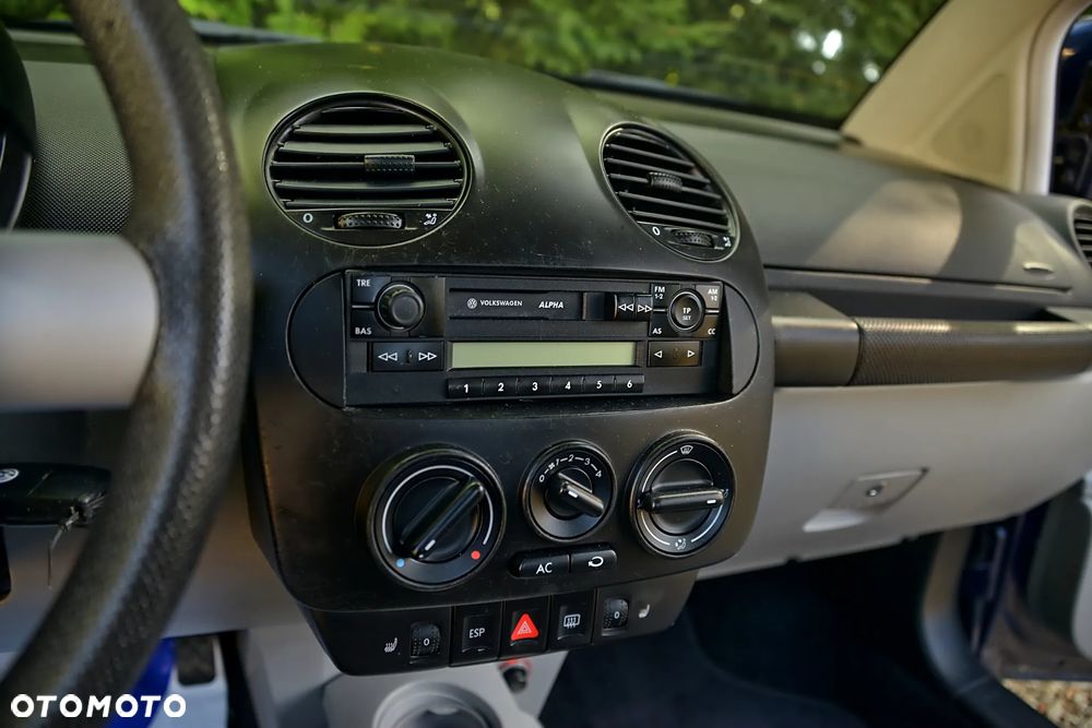 Volkswagen New Beetle - 8