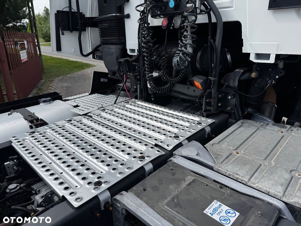 Renault T440 13 litrowy silnik - 7