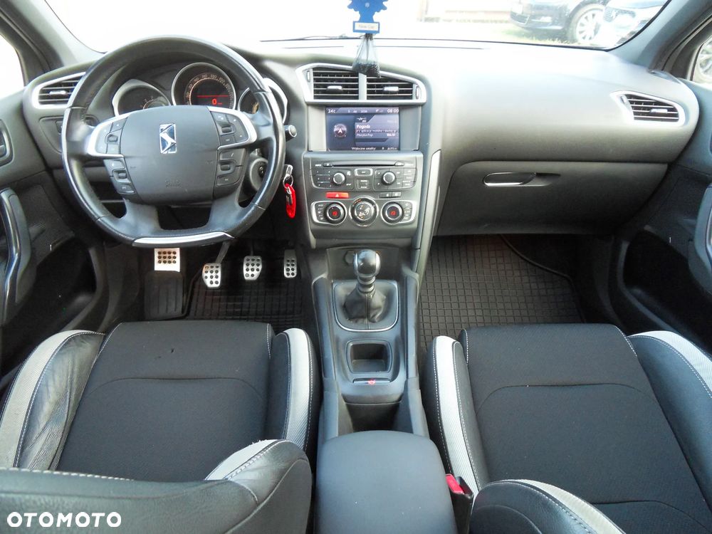 Citroën DS4 e-HDi 110 SoChic - 11