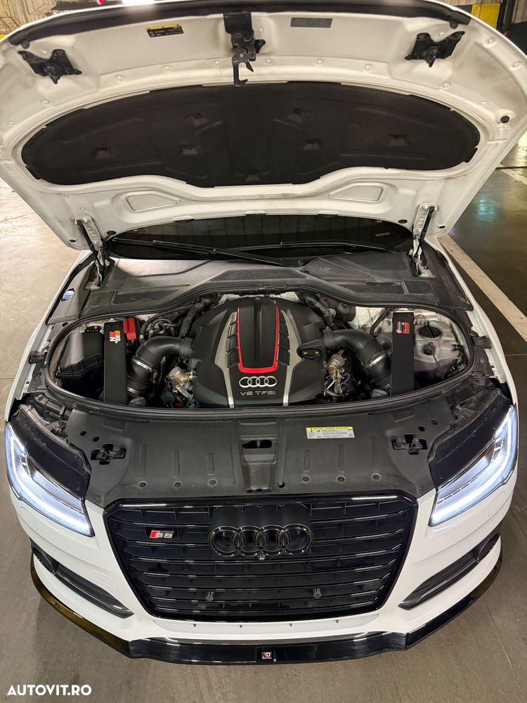 Audi S8 Plus - 15