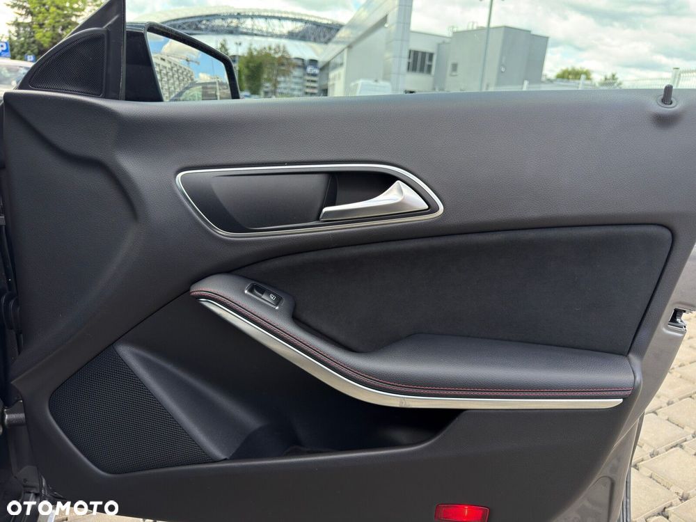 Mercedes-Benz CLA - 25