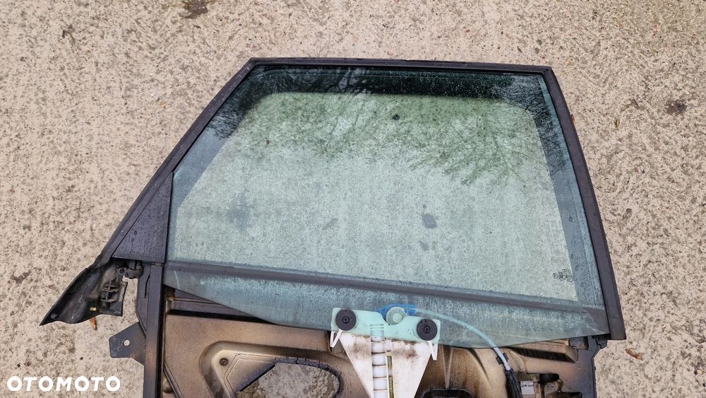 AUDI A3 8L SZYBA DRZWI PRAWY TYŁ - 1