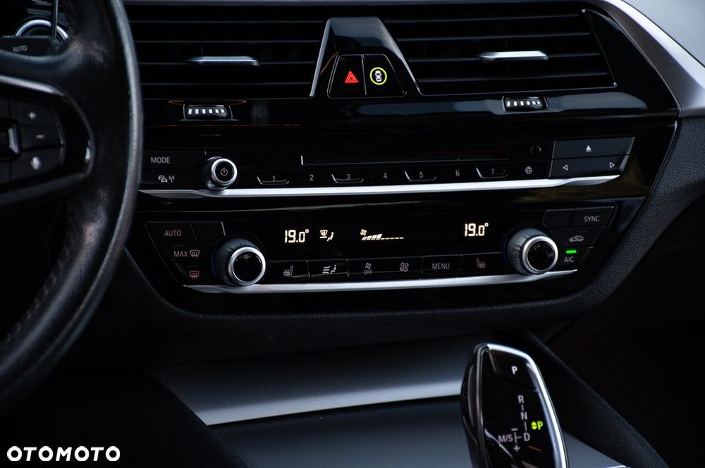 BMW Seria 5 520d Luxury Line - 36