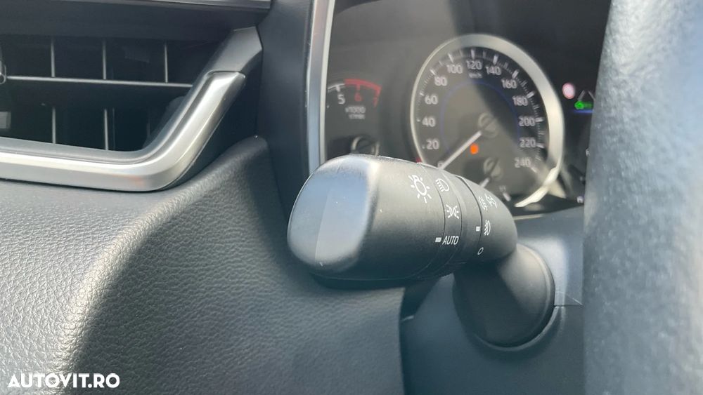 Toyota Corolla Sedan 1.8 HSD Business - 32
