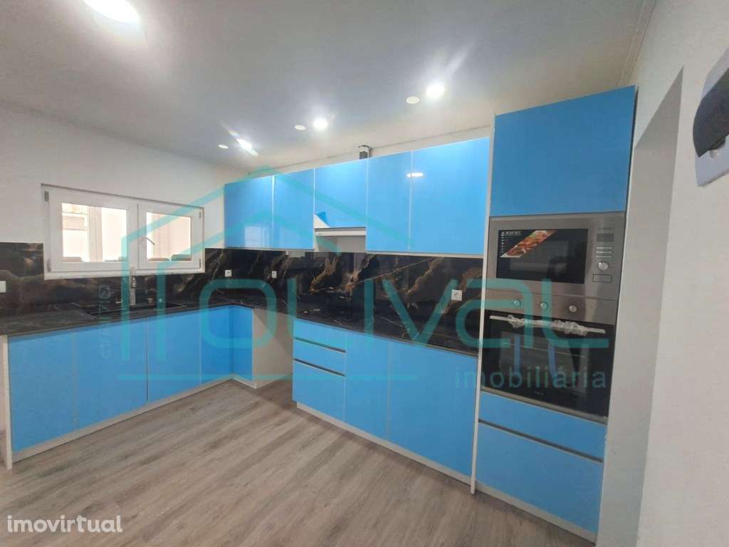 Moradia T3 totalmente remodelada no centro de Salvaterra de Magos - Grande imagem: 3/30