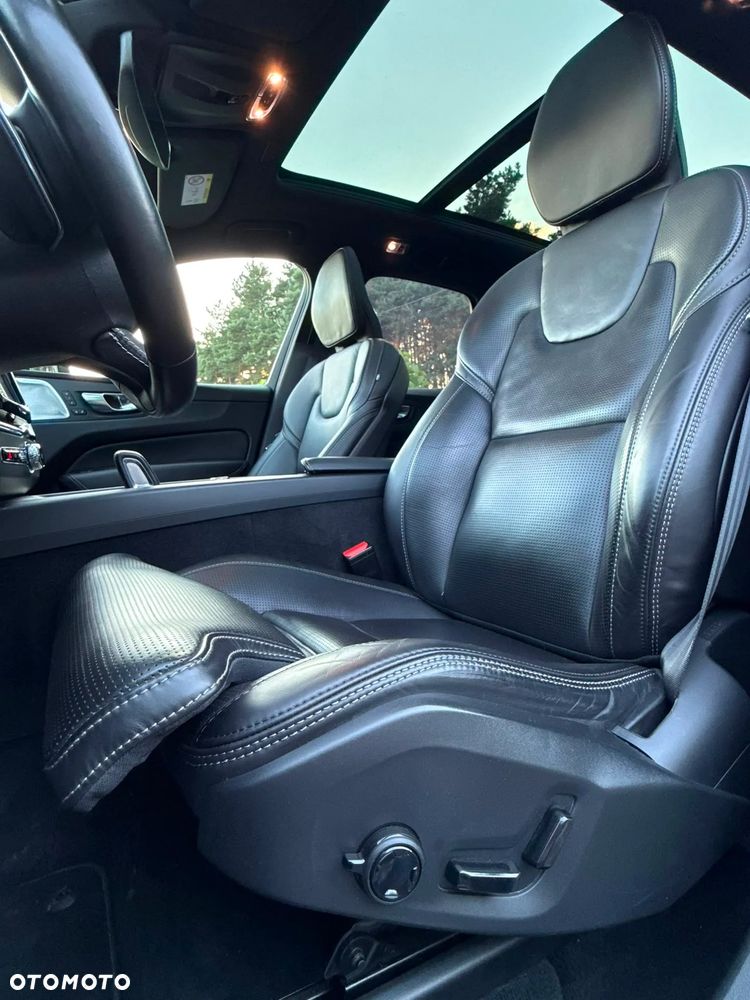 Volvo XC 60 D5 AWD R-Design - 39