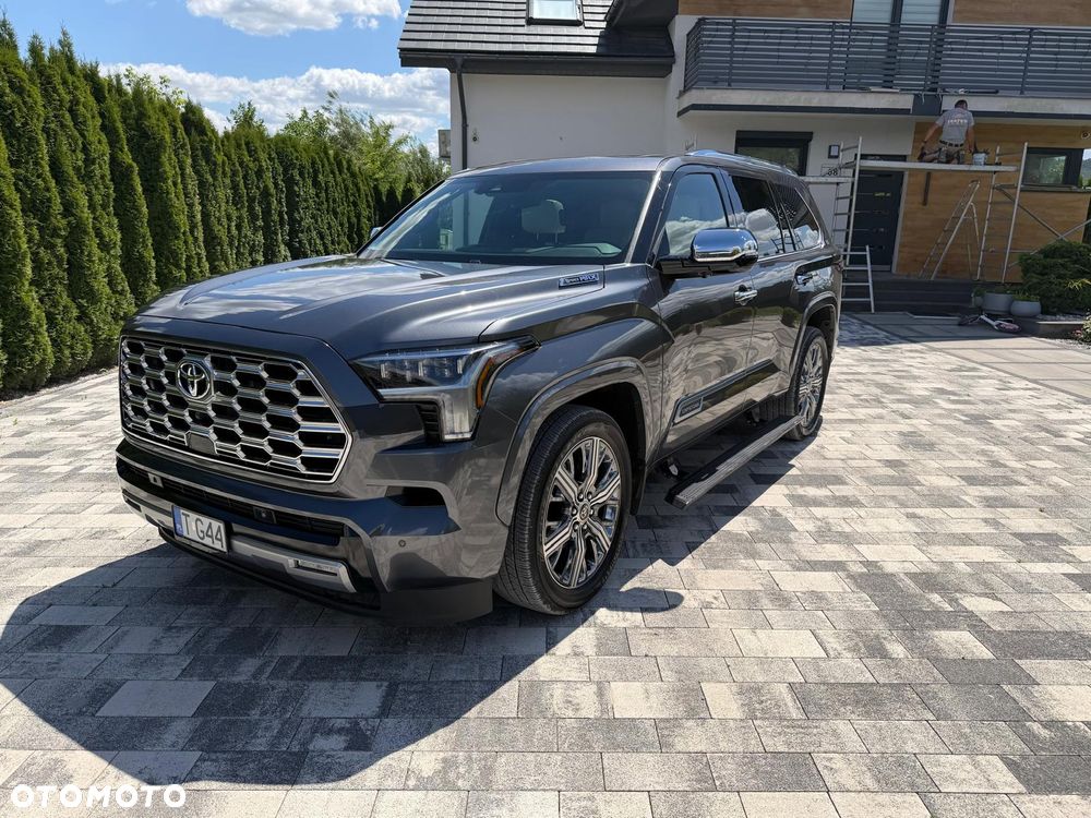 Toyota Sequoia - 8