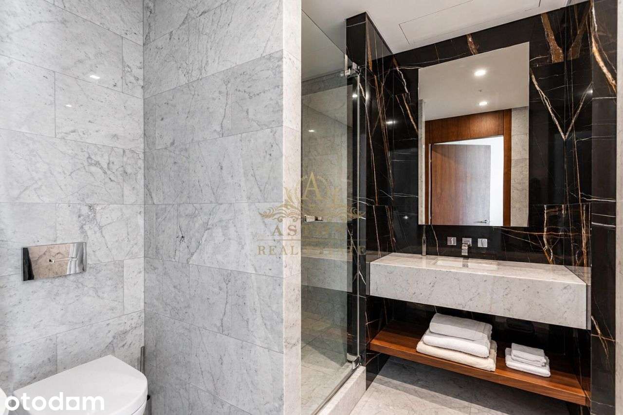 Exquisite apartment on Złota 44