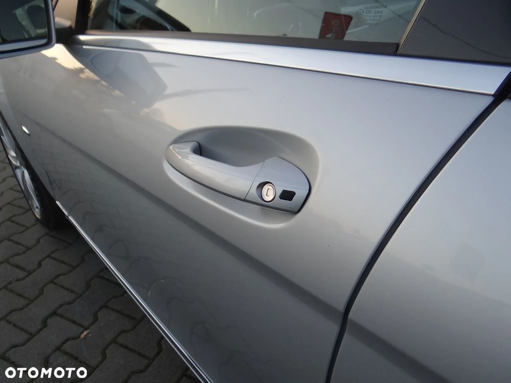 Mercedes-Benz Klasa C 180 CGI BlueEff Avantgarde - 9