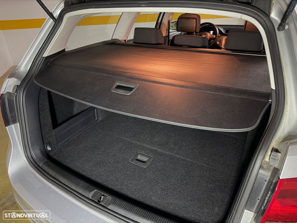 VW Passat Variant 2.0 TDI Highline - 16