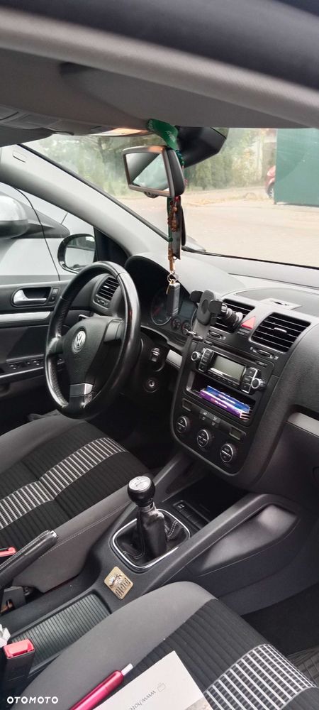 Volkswagen Golf - 6