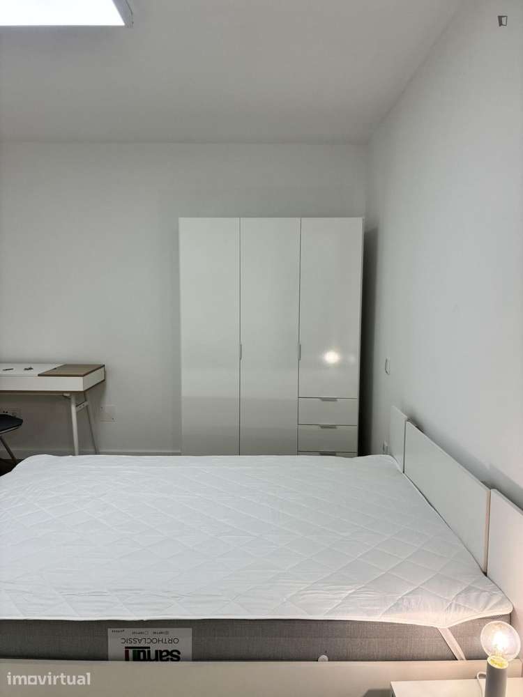 Quarto - localizado em Aveiro - Grande imagem: 4/15