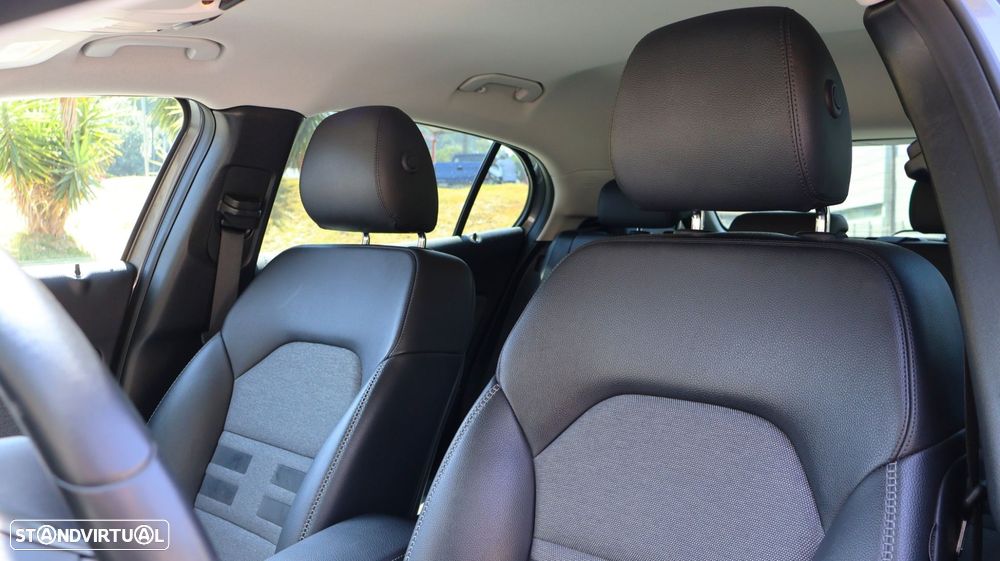 Mercedes-Benz GLA 220 d - 11