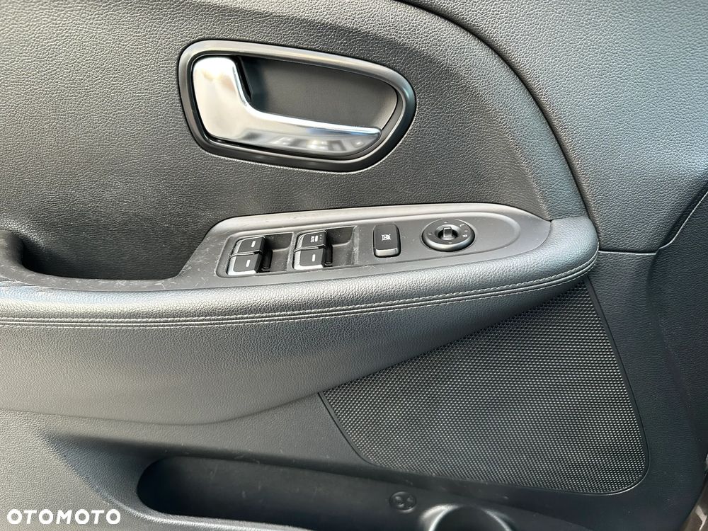 Kia Carens - 16