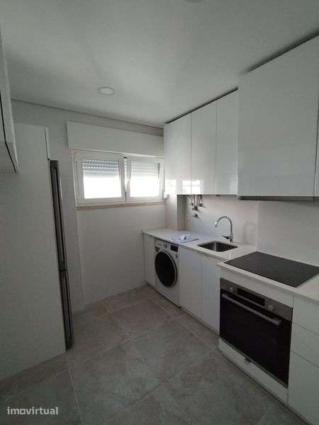 Apartamento T2 Santa Engrácia - Grande imagem: 2/12