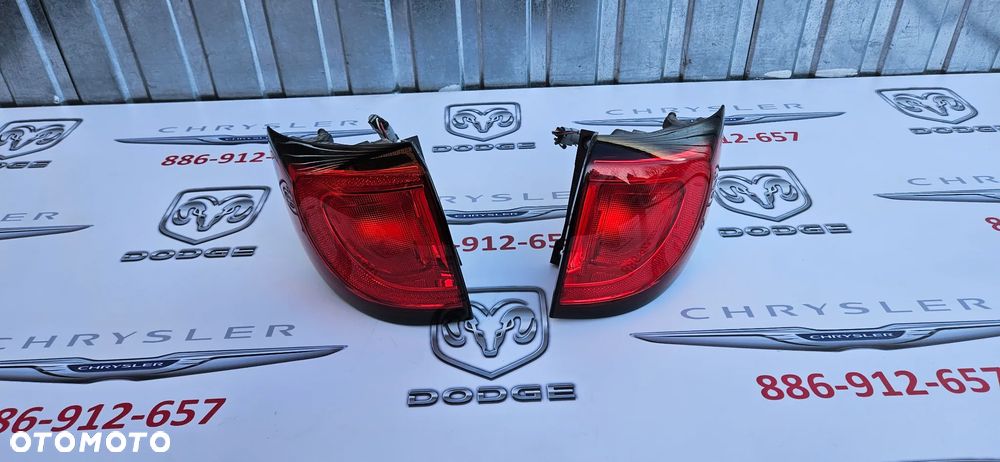 Chrysler Pacifica 2016- Lampa tył prawy Lampa tylna prawa P68229028AA Lampa tył lewy Lampa tylna lewa P68229029AA IDEALNE Żarówki W21/5W ZWYKŁE LAMPY - 1