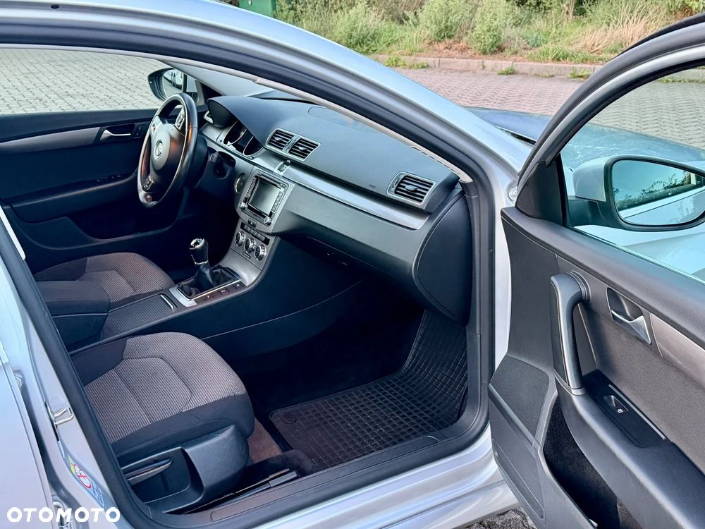 Volkswagen Passat 2.0 TDI Comfortline - 12