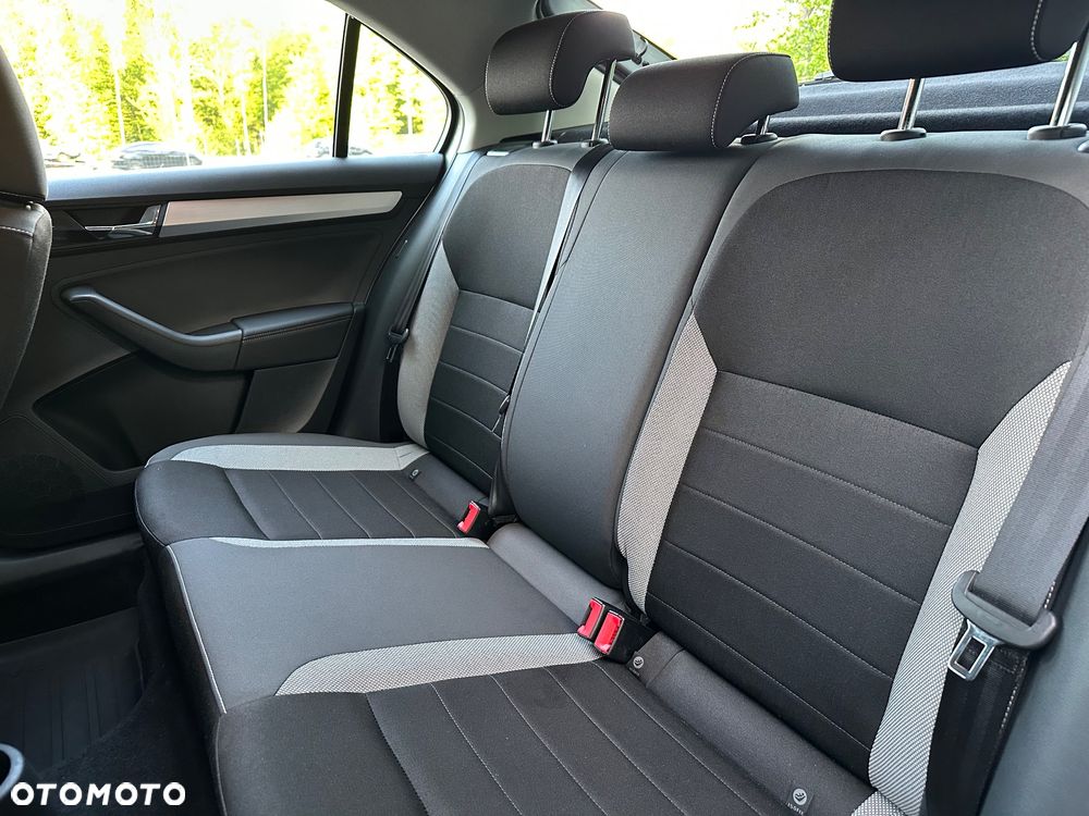 Skoda RAPID 1.0 TSI Ambition - 24