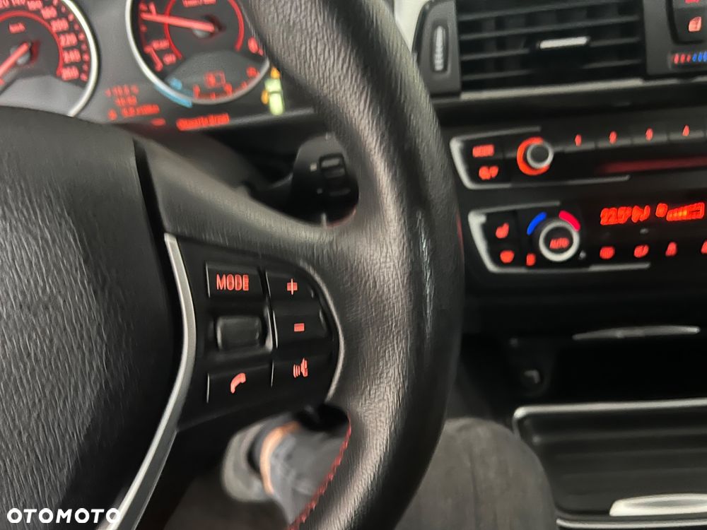 BMW Seria 3 320d Luxury Line - 32