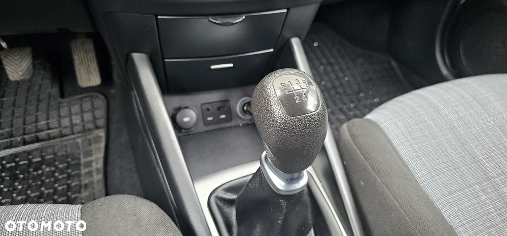 Kia Ceed 1.4 L - 12