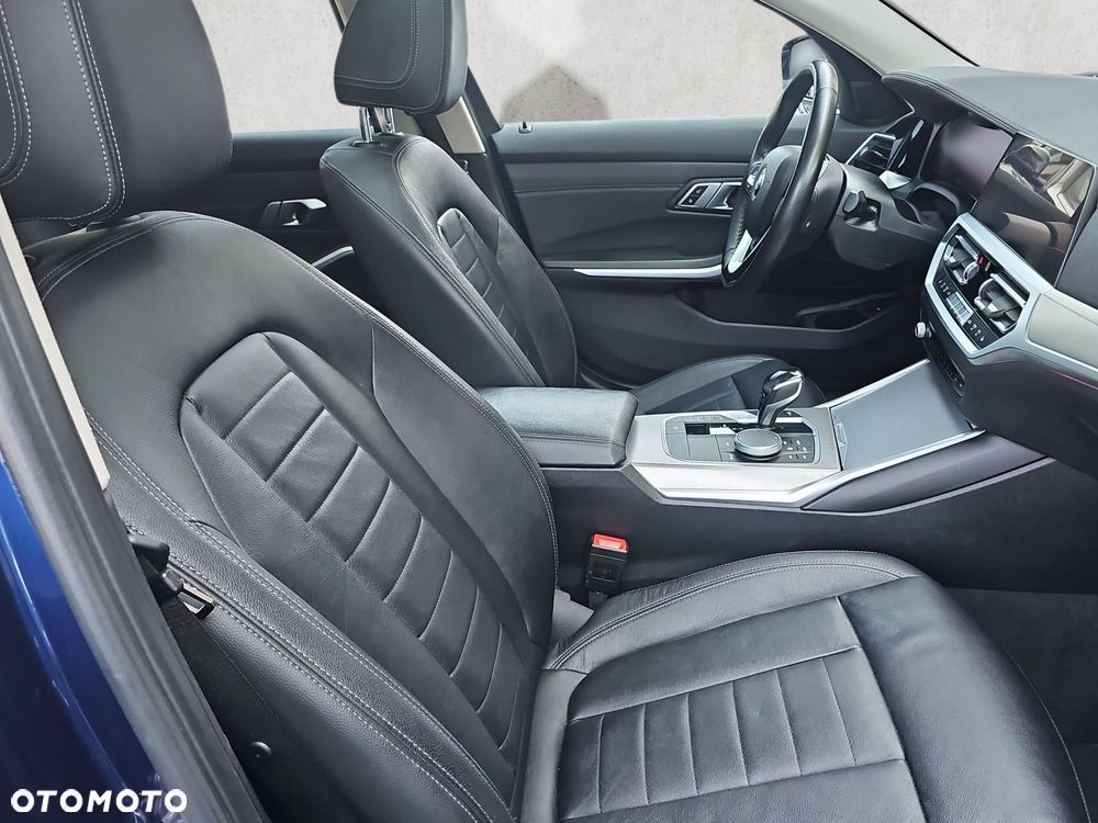 BMW Seria 3 320d Luxury Line - 13