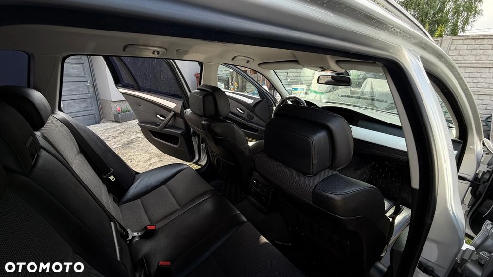BMW Seria 5 520i - 32