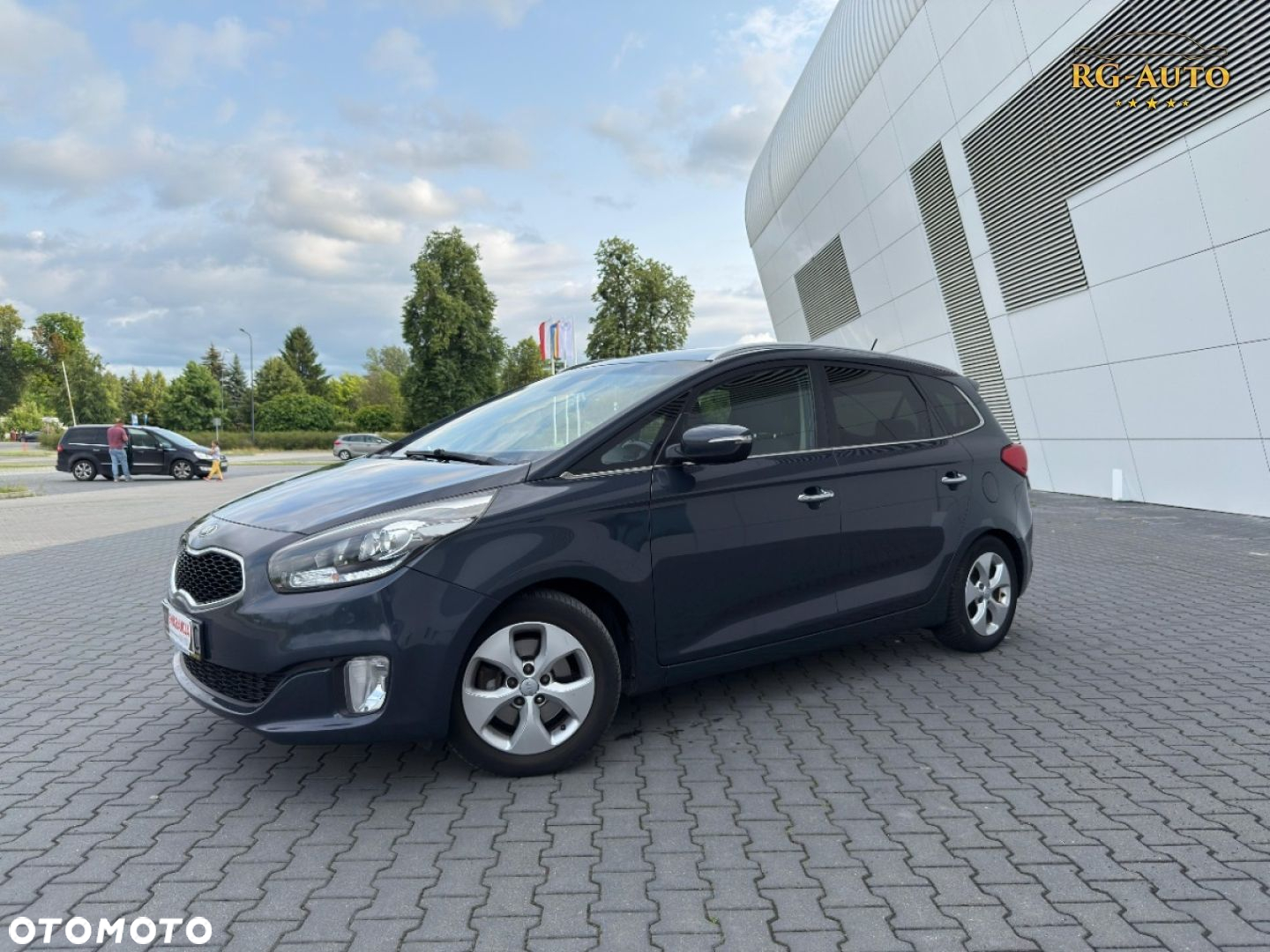 Kia Carens - 14