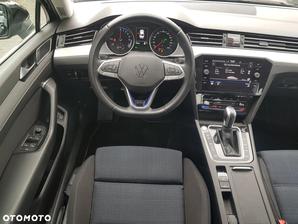 Volkswagen Passat - 16