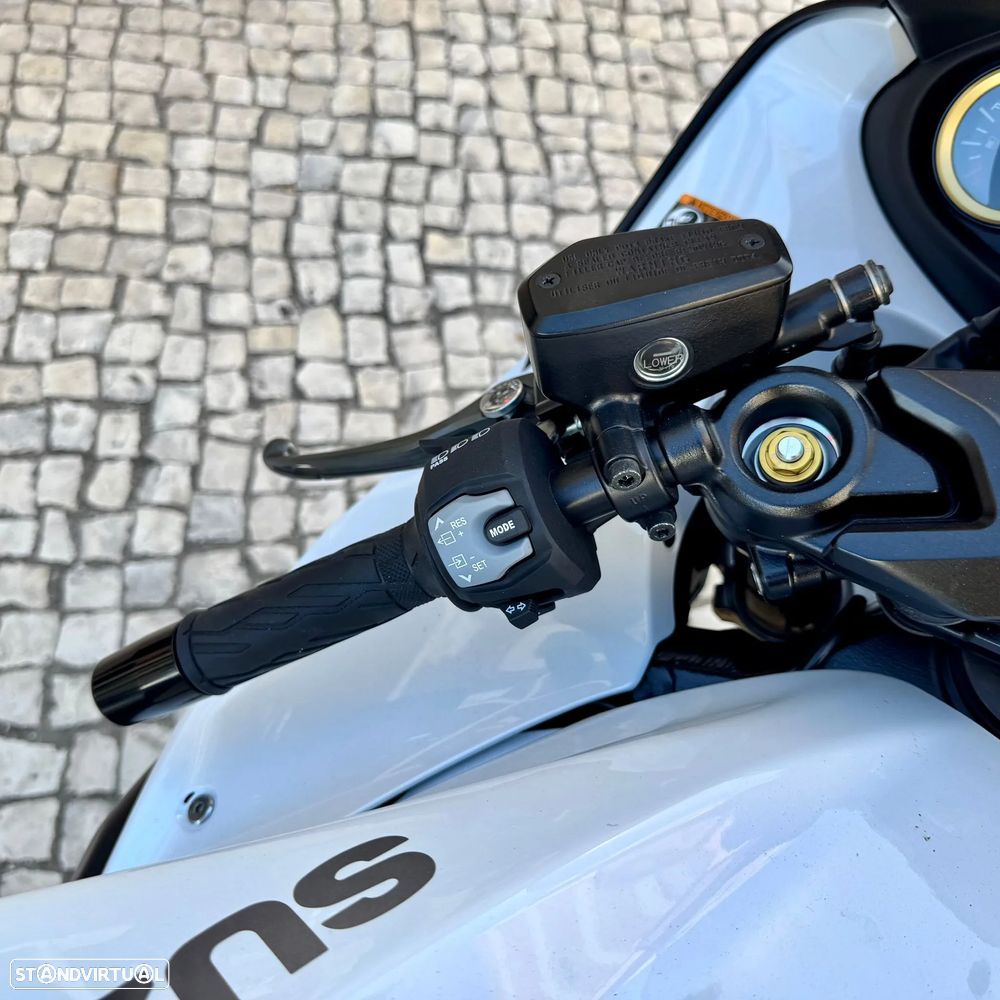 Suzuki Hayabusa GSX 1300 R - 17