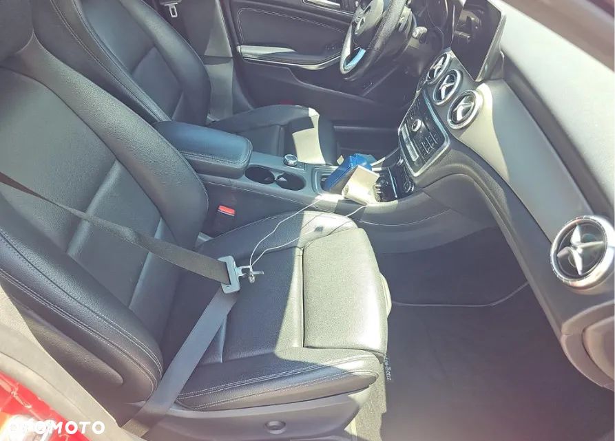 Mercedes-Benz CLA 250 4-Matic AMG Line - 10