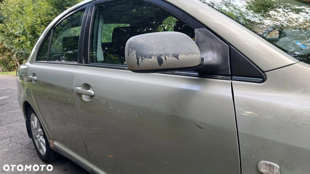 Toyota Avensis - 8