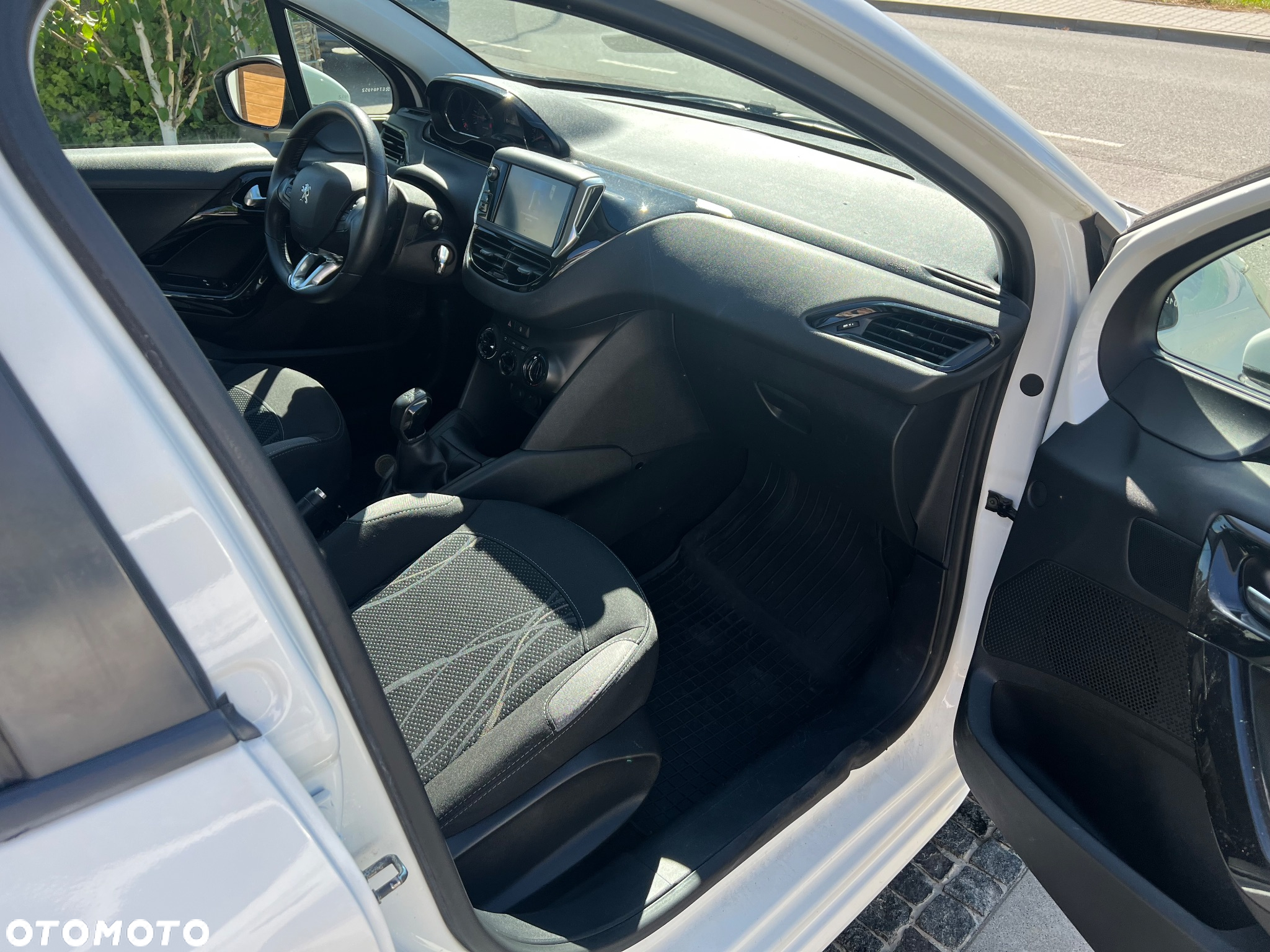 Peugeot 208 - 28