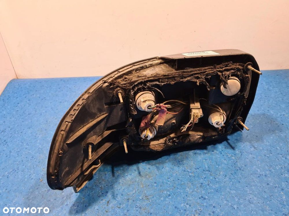 SUBARU IMPREZA I GC KOMBI LAMPA TYŁ PRAWA ZEWNĘTRZNA - 4