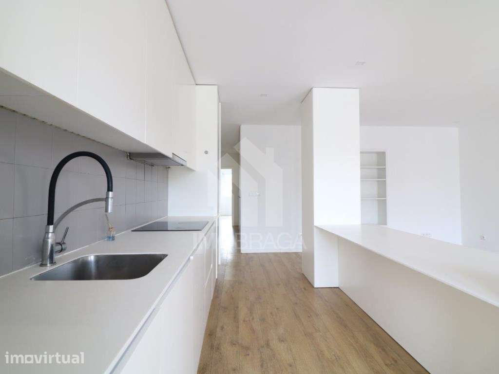 T3 REMODELADO | ÚLTIMO ANDAR | GARAGEM | GULBENKIAN - BRAGA - Grande imagem: 4/28